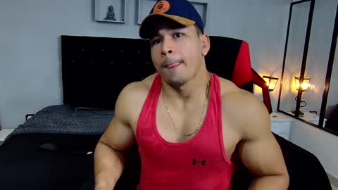 tyler_hank1 online show from 12/01/24, 10:53