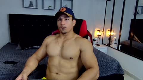 tyler_hank1 online show from 12/18/24, 02:49