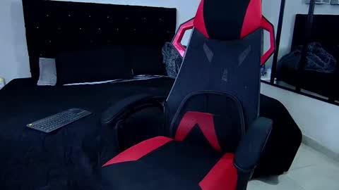 tyler_hank1 online show from 02/11/25, 11:32