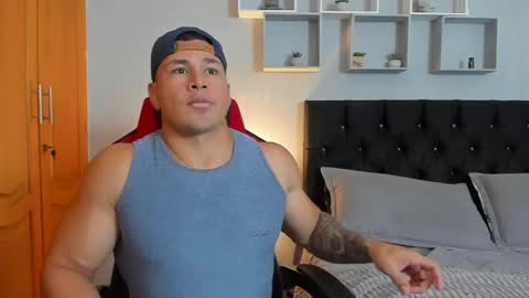 tyler_hank1 online show from 04/24/26, 08:22