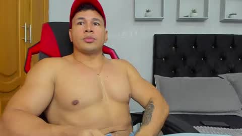 tyler_hank1 online show from 06/10/26, 07:02