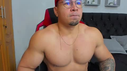 tyler_hank1 online show from 06/25/26, 09:41