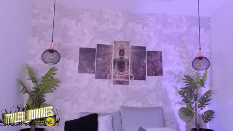 Snapshot of tyler_jonnes chatting on 12/15/24, 08:08 Tyler online show from 12/15/24, 08:08