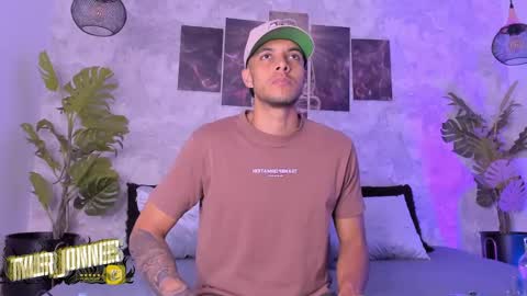 Snapshot of tyler_jonnes chatting on 12/20/24, 08:17 Tyler online show from 12/20/24, 08:17