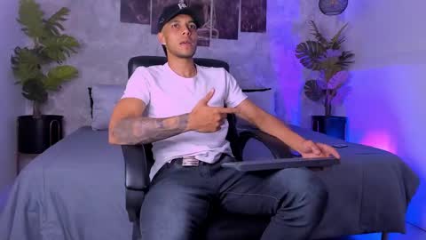 Snapshot of tyler_jonnes chatting on 12/22/24, 08:47 Tyler online show from 12/22/24, 08:47