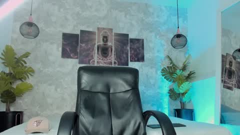 Snapshot of tyler_jonnes chatting on 02/06/25, 02:37 Tyler online show from 02/06/25, 02:37