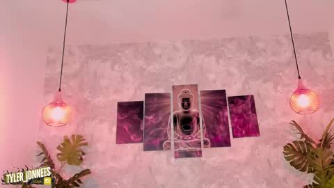 Snapshot of tyler_jonnes chatting on 02/13/25, 10:02 Tyler online show from 02/13/25, 10:02