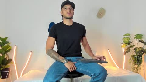 Snapshot of tyler_jonnes chatting on 02/22/25, 11:03 Tyler online show from 02/22/25, 11:03