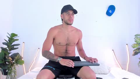 Snapshot of tyler_jonnes chatting on 02/23/25, 05:07 Tyler online show from 02/23/25, 05:07