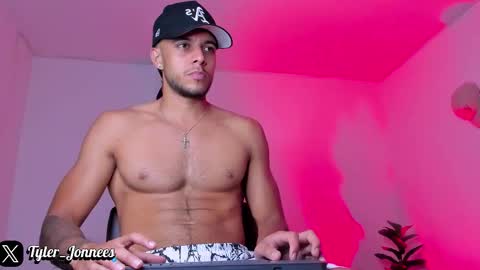 Snapshot of tyler_jonnes chatting on 10/29/25, 01:52 Tyler online show from 10/29/25, 01:52