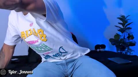 Snapshot of tyler_jonnes chatting on 11/16/25, 10:04 Tyler online show from 11/16/25, 10:04