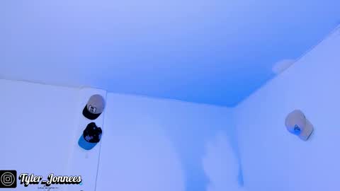 Snapshot of tyler_jonnes chatting on 11/22/25, 11:26 Tyler online show from 11/22/25, 11:26