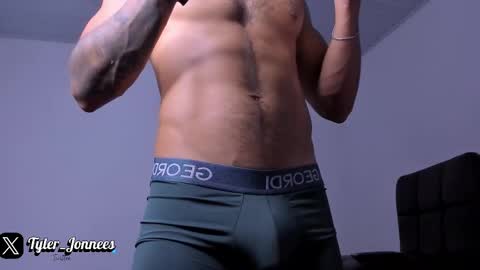 Snapshot of tyler_jonnes chatting on 01/15/26, 02:49 Tyler online show from 01/15/26, 02:49