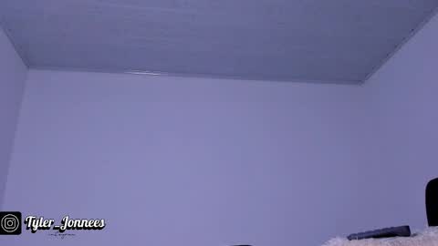 Snapshot of tyler_jonnes chatting on 01/18/26, 01:20 Tyler online show from 01/18/26, 01:20