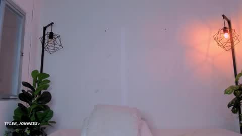 Snapshot of tyler_jonnes chatting on 02/15/26, 03:58 Tyler online show from 02/15/26, 03:58