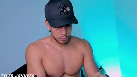 Snapshot of tyler_jonnes chatting on 02/19/26, 04:30 Tyler online show from 02/19/26, 04:30