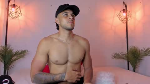 Snapshot of tyler_jonnes chatting on 02/20/26, 01:02 Tyler online show from 02/20/26, 01:02