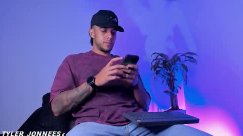 Snapshot of tyler_jonnes chatting on 02/26/26, 01:59 Tyler online show from 02/26/26, 01:59