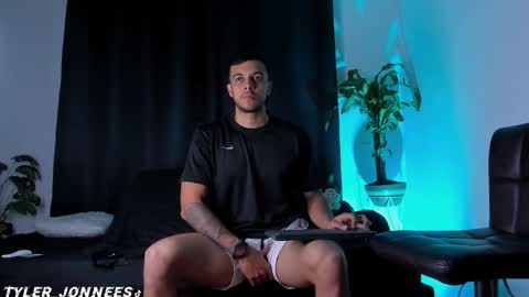 Snapshot of tyler_jonnes chatting on 02/27/26, 01:38 Tyler online show from 02/27/26, 01:38