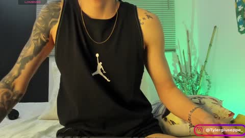 Snapshot of tylergiuseppe_ chatting on 01/17/25, 05:42 tylergiuseppe_ online show from 01/17/25, 05:42