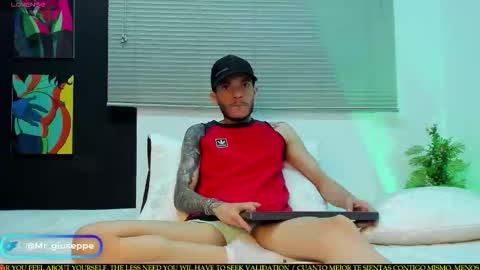 Snapshot of tylergiuseppe_ chatting on 12/20/25, 09:33 tylergiuseppe_ online show from 12/20/25, 09:33