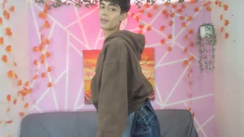 Snapshot of tylerhot2005 chatting on 11/07/25, 07:36 tylerhot2005 online show from 11/07/25, 07:36