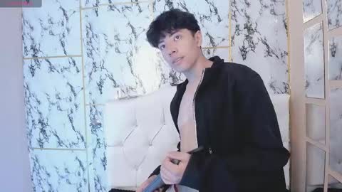 Snapshot of tylhugedoom chatting on 01/10/25, 01:41 Tylhugedoom online show from 01/10/25, 01:41