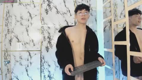 Snapshot of tylhugedoom chatting on 01/11/25, 02:15 Tylhugedoom online show from 01/11/25, 02:15