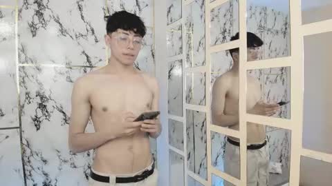 Snapshot of tylhugedoom chatting on 01/14/25, 01:49 Tylhugedoom online show from 01/14/25, 01:49