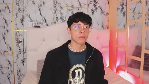 Snapshot of tylhugedoom chatting on 01/27/25, 02:24 Tylhugedoom online show from 01/27/25, 02:24