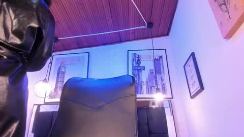       online show from 10/02/25, 04:08