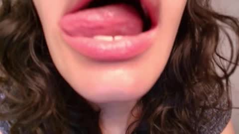 Snapshot of tyna_ch chatting on 02/09/25, 11:25 TYNA online show from 02/09/25, 11:25