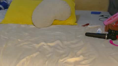 tynniee online show from 04/21/26, 02:51