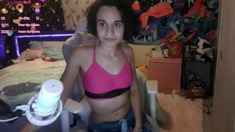 Snapshot of tyra_liana chatting on 02/25/25, 04:35 Tyra Liana online show from 02/25/25, 04:35