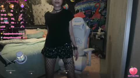 Snapshot of tyra_liana chatting on 03/02/25, 04:17 Tyra Liana online show from 03/02/25, 04:17