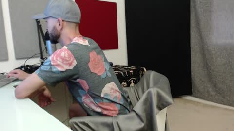 Snapshot of tyronemattias chatting on 02/15/25, 11:14 Tyrone Mattias online show from 02/15/25, 11:14