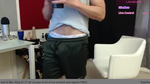 Snapshot of tyronemattias chatting on 03/04/25, 10:05 Tyrone Mattias online show from 03/04/25, 10:05