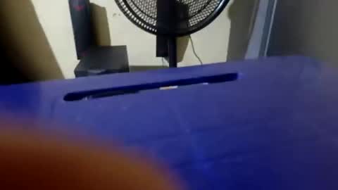 uceze01 online show from 10/19/25, 08:20