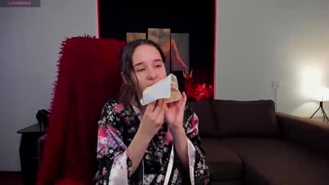 Snapshot of uco_mon chatting on 09/19/25, 11:55 Uco online show from 09/19/25, 11:55