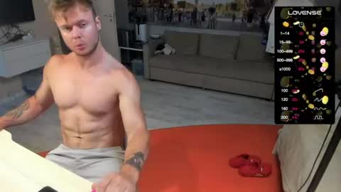 Snapshot of ukgymboy chatting on 07/27/26, 12:01 James Iron online show from 07/27/26, 12:01