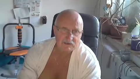 Snapshot of ulli44 chatting on 05/18/26, 06:14 Ulrich online show from 05/18/26, 06:14