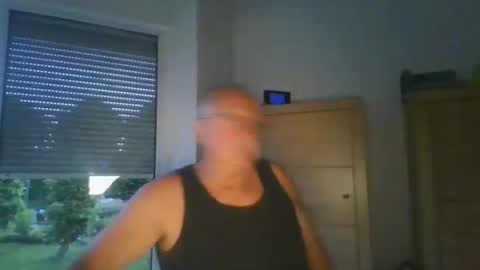 Snapshot of ulli44 chatting on 05/23/26, 07:40 Ulrich online show from 05/23/26, 07:40