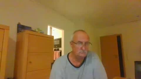 Snapshot of ulli44 chatting on 06/04/26, 08:26 Ulrich online show from 06/04/26, 08:26