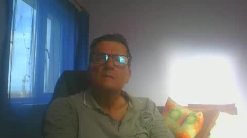 ulmeni4 online show from 10/25/25, 12:13