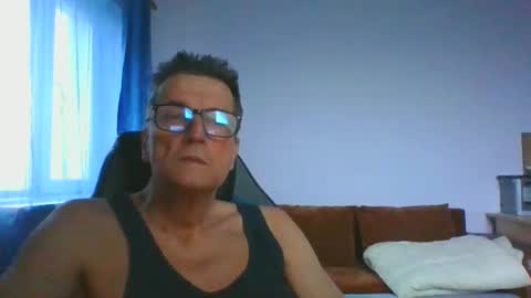 ulmeni4 online show from 11/25/25, 06:13