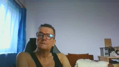 Snapshot of ulmeni4 chatting on 12/20/25, 07:59 ulmeni4 online show from 12/20/25, 07:59