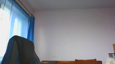 Snapshot of ulmeni4 chatting on 12/22/25, 12:24 ulmeni4 online show from 12/22/25, 12:24