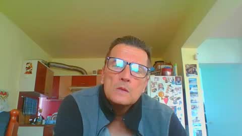 ulmeni4 online show from 04/22/26, 01:56