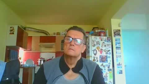 ulmeni4 online show from 04/23/26, 10:03