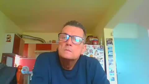 ulmeni4 online show from 05/18/26, 12:22